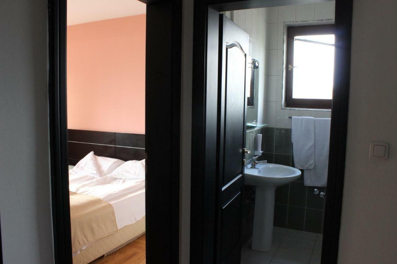 Hotel Yu Lukavica Buitenkant foto
